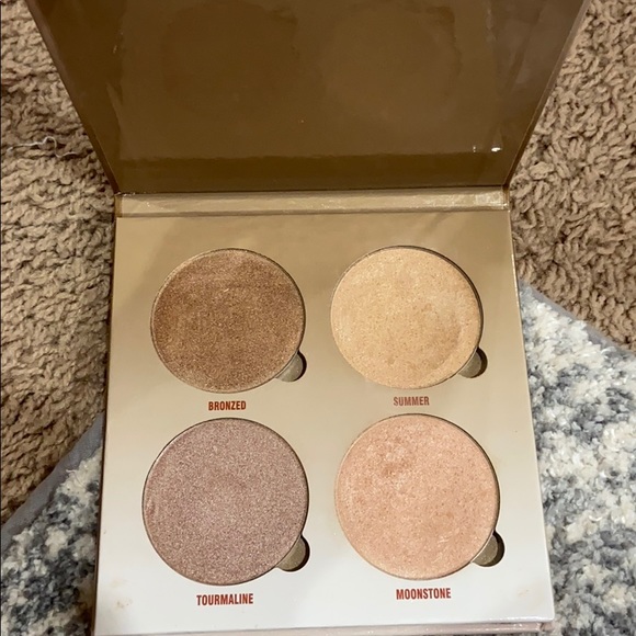 Anastasia Beverly Hills Glow Kit - Picture 2 of 5